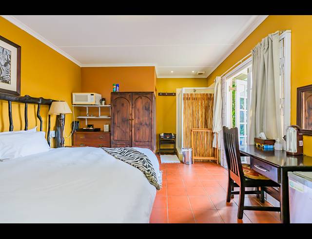 7 BEDROOM HOUSE FOR SALE IN ESSENWOOD